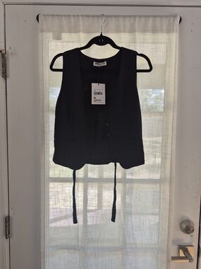 "Princess Polly" Black Sleeveless Button-Up Vest~ *Brand New With Tag's*